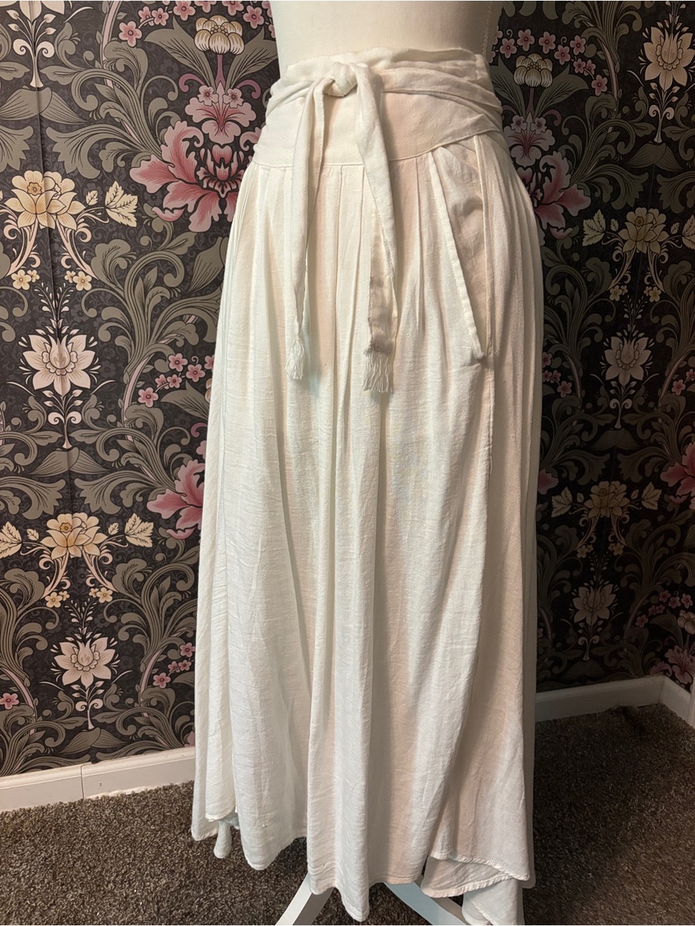 Free People light cream button/wrap skirt size small, NWOT